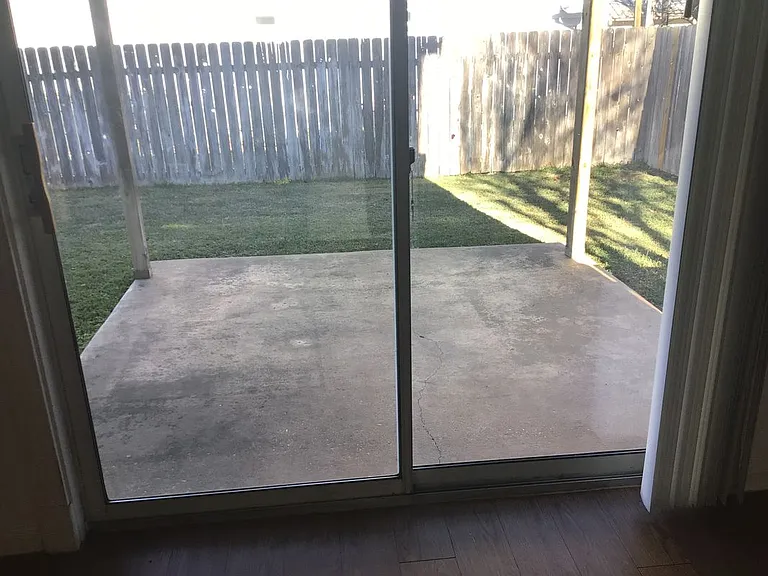 2913 Whisper Oaks Ln — Photo 18