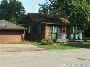 1450 Shoreland Ln, Hubertus, WI 53033