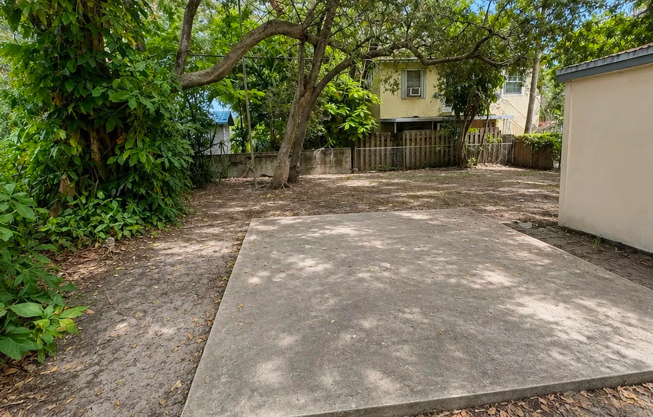 210 SW 7 ST Back House - 210 — Photo 3
