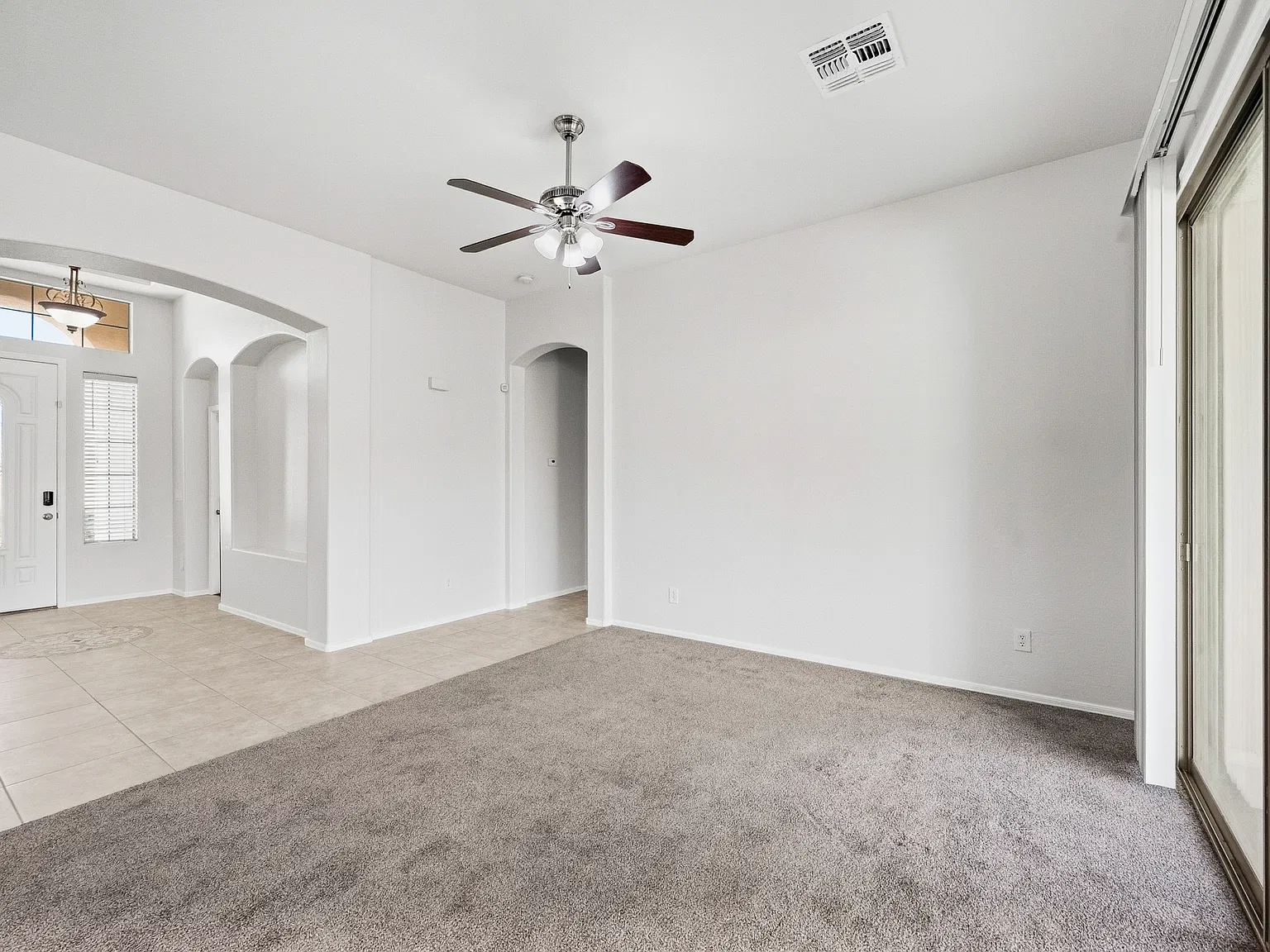 5 bed, 2661 sqft, $2,995 — Photo 4