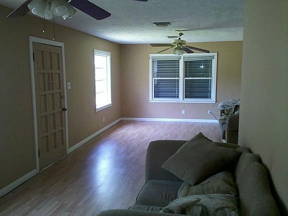4th image of 8013 White Ave
