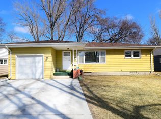 1016 Sunset Dr, Grand Forks, ND 58201