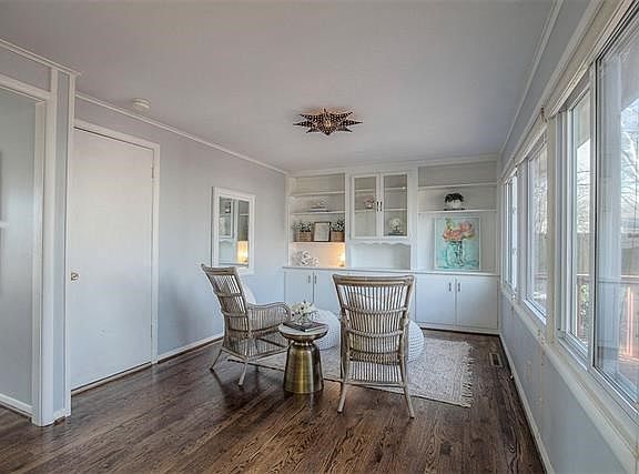 4th image of 6122 W 76th Pl