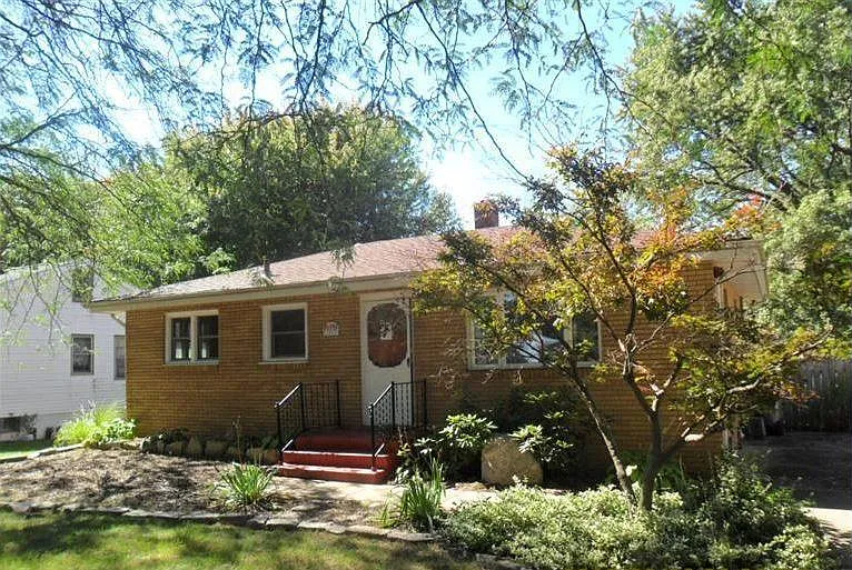 3 bed, 1200 sqft, $1,650 — Photo 2