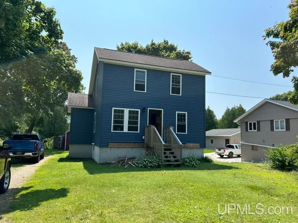 727 Manistique Ave, Manistique, MI 49854