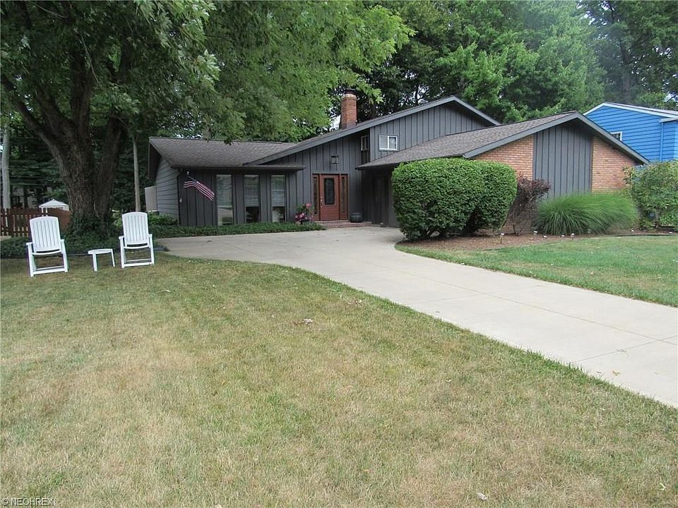 1st image of 27430 Linwood Cir