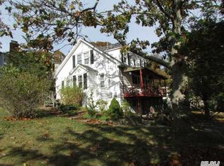 7 Sun Valley Rd, Hampton Bays, NY 11946