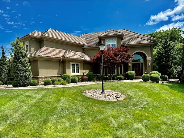 8035 N Mastern Ave, Parkville, MO 64152