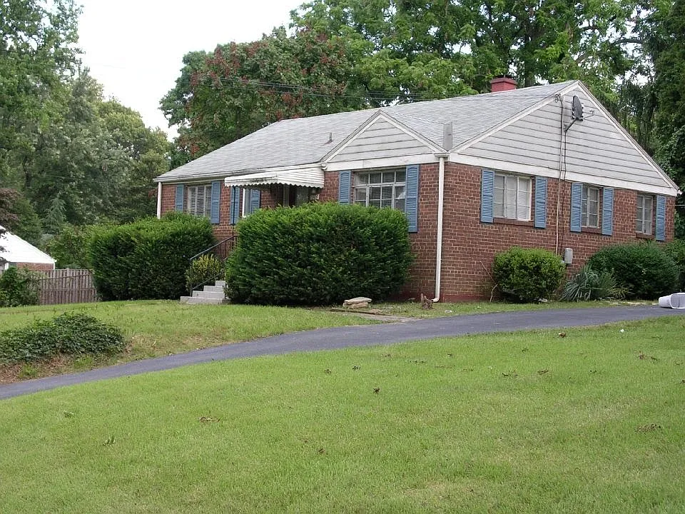 4 bed, 1250 sqft, $3,090 — Photo 3