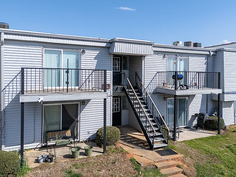 700 Farmhurst Dr #J — Photo 16