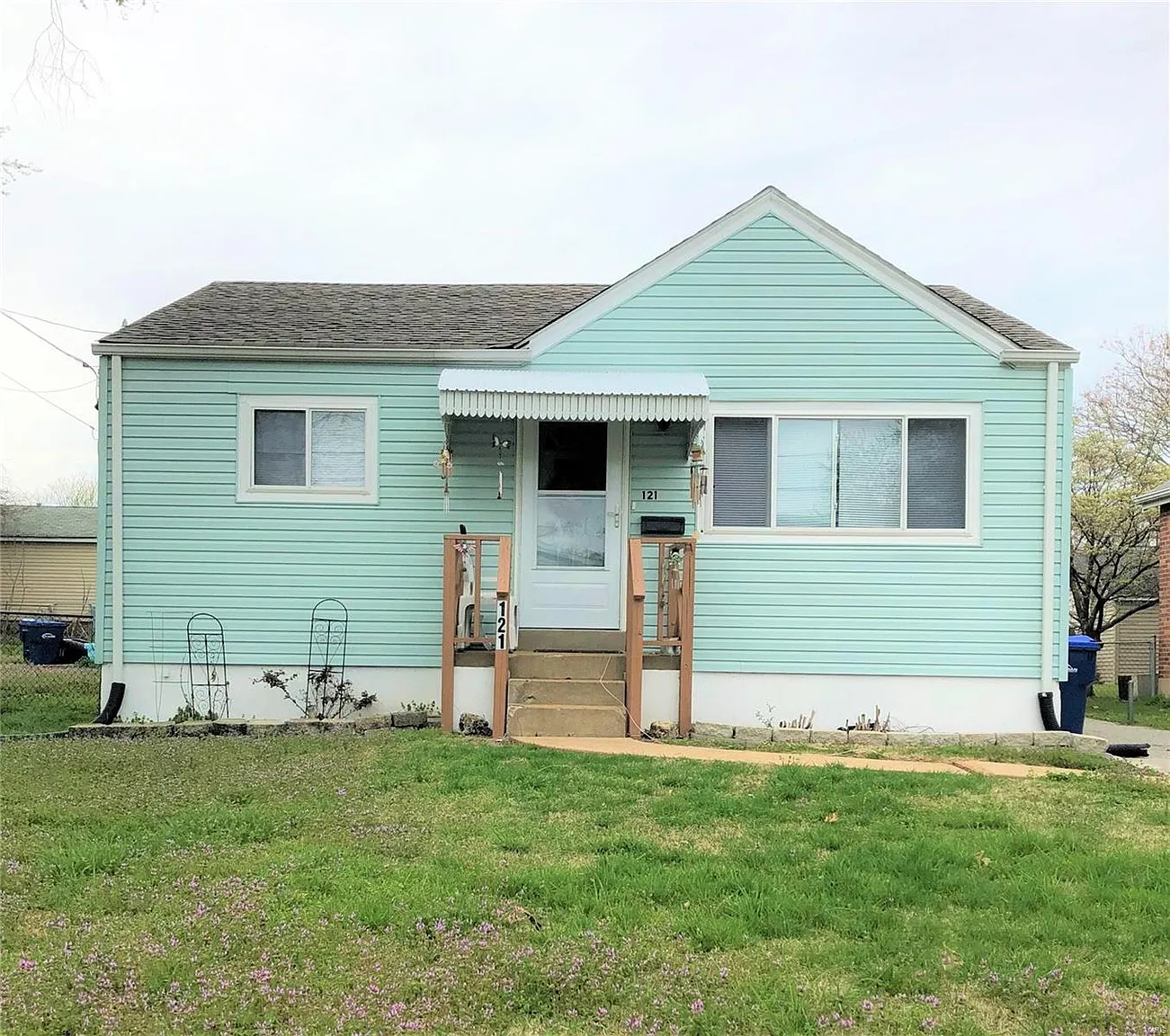 121 W Arlee Ave photo 1