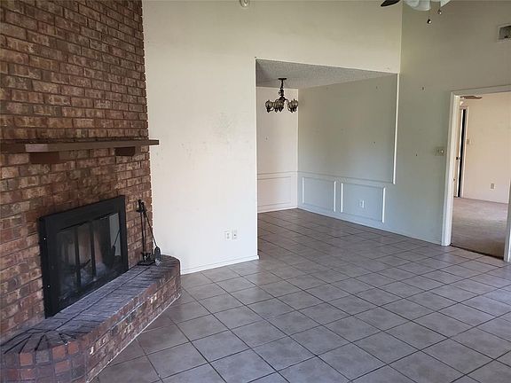 4th image of 4106 Russell Ave