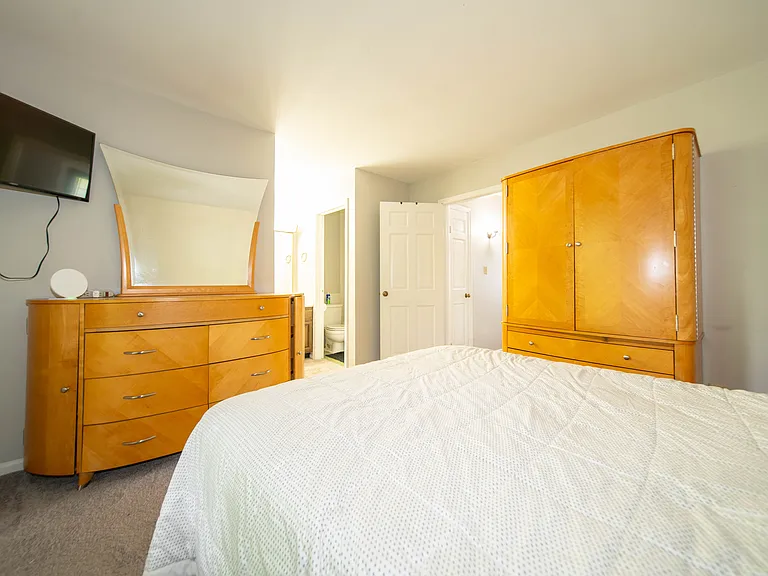2257 Rome Dr — Photo 12