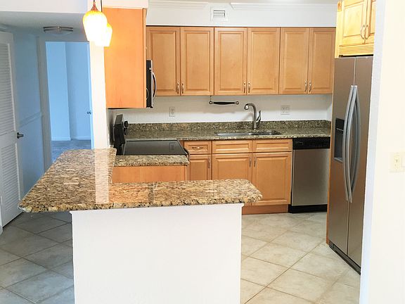 4th image of 1000 Spanish River Rd APT 2O