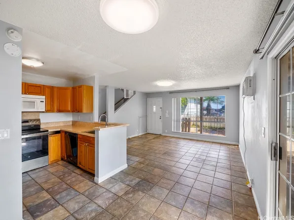 94-1473 Waipio Uka St APT I108, Waipahu, HI 96797