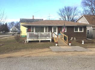 44 W Pleasant St, Amboy, IL 61310