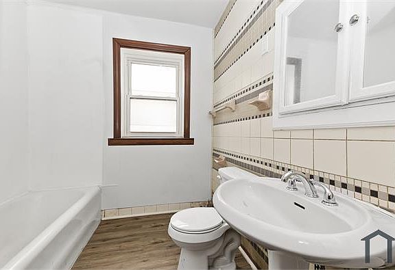 5th image of 11255 S King Dr #1F