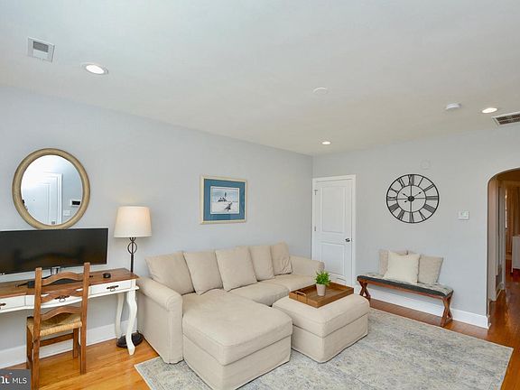 3rd image of 4000 8th St NE #4008-3