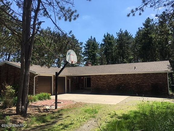 2nd image of 115 Sandy Pine Ln