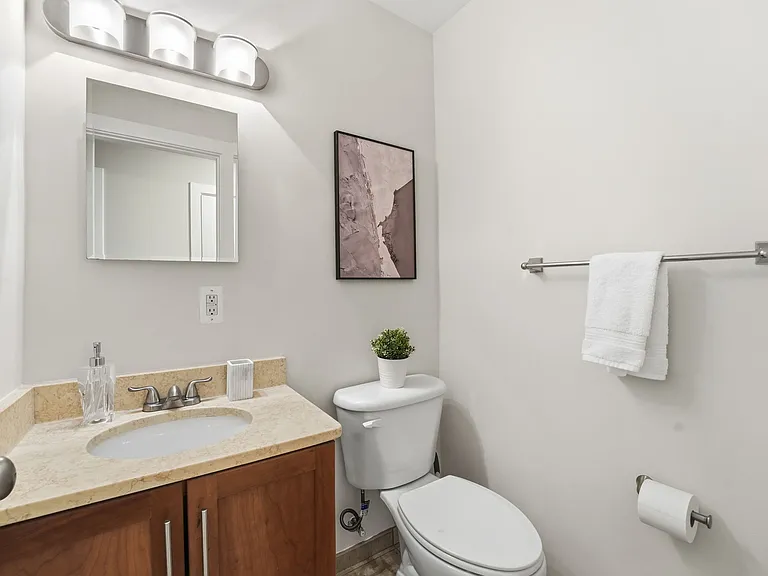 14 S St NE #201 — Photo 12