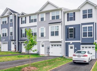 99 Overlook Dr, Hanover, PA 17331