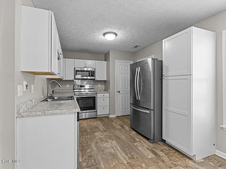 300 Foxhall Rd — Photo 38