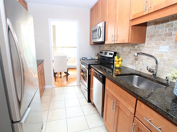3rd image of 1455 N Sandburg Ter APT 304