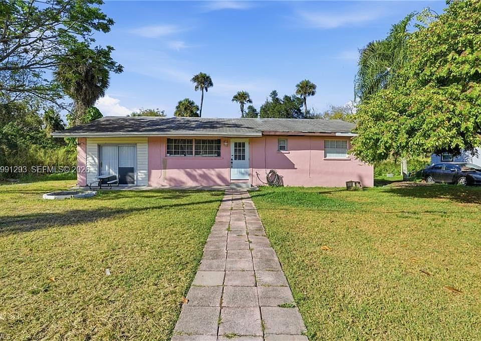 1st image of 829 N Bridge St