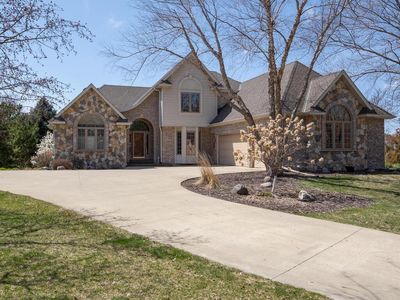2265 Thrushwood Cir, Victoria, MN, 55386