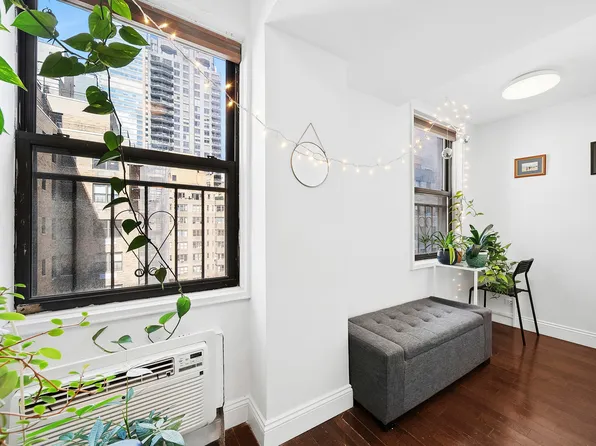 141 East 55th Street image 1 of 7