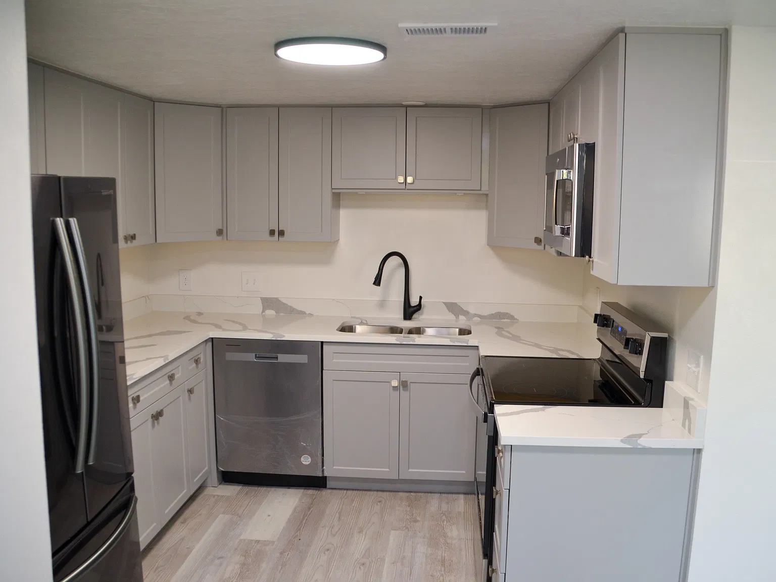 3 bed, 1.5 bath, 1250 sqft, $2,650 — Photo 2