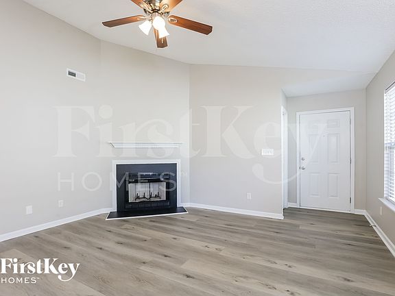 2nd image of 4952 Silverdene St