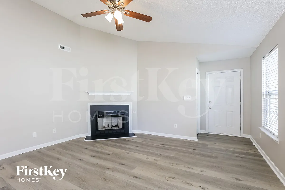 Building Photo - 4952 Silverdene St