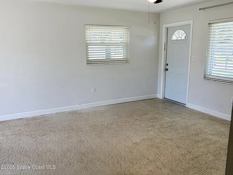 1957 Glenwood Dr — Photo 5