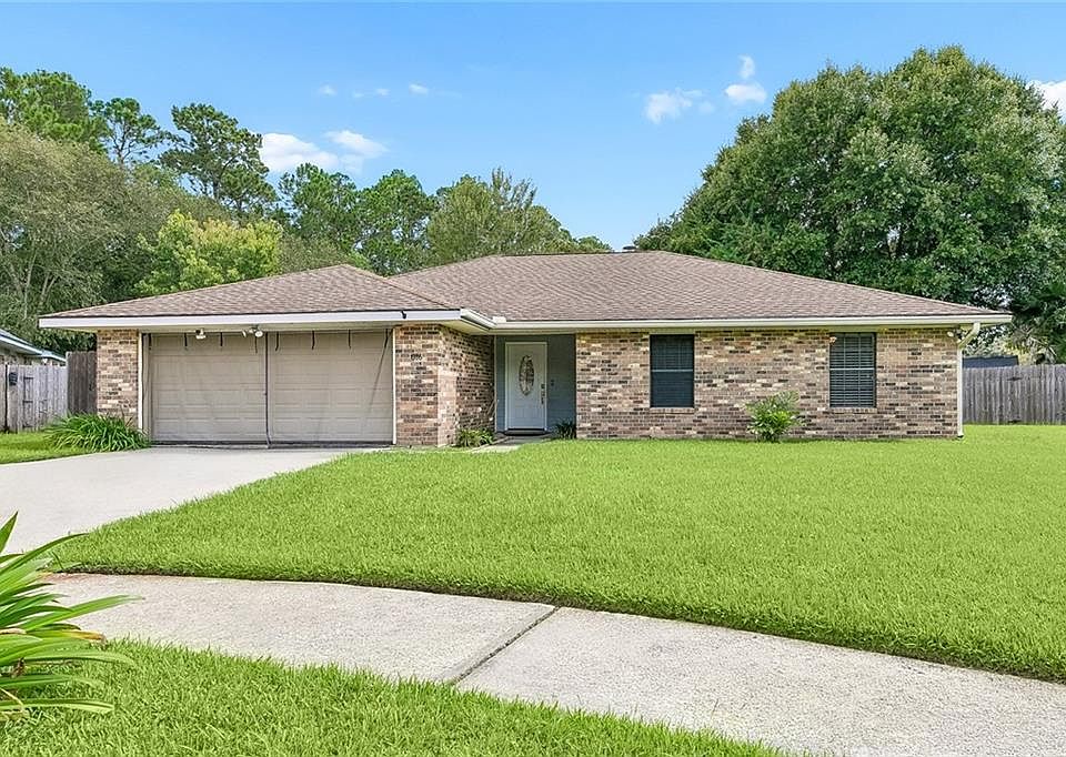 1st image of 816 Lake Borgne Ct