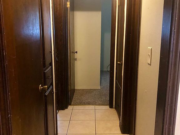 5th image of 909-911 SW 97th St