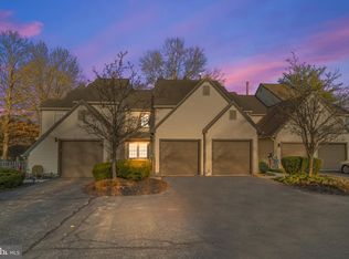 2 Woodlake Dr, Marlton, NJ 08053