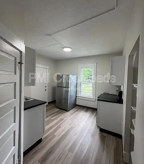 470 Sumner St #1 — Photo 6