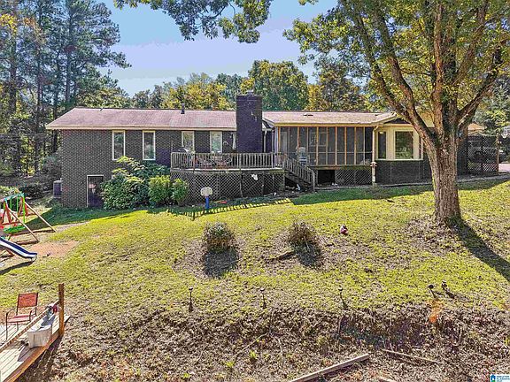 5th image of 1702 Springhill Dr