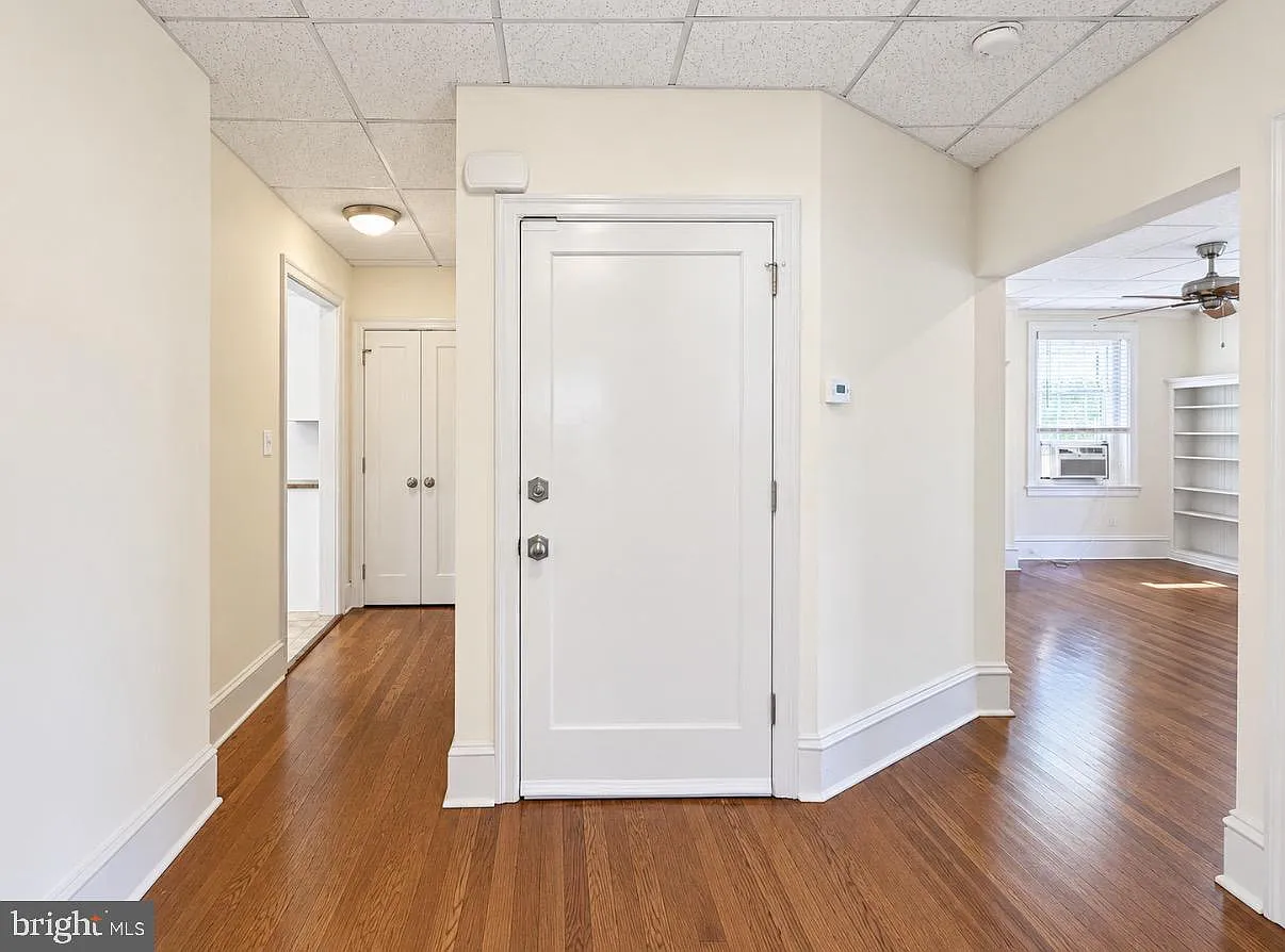 2 bed, 1.0 bath, 700 sqft, $2,100 — Photo 2