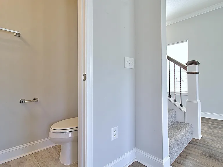 554 Fairview Cir — Photo 7
