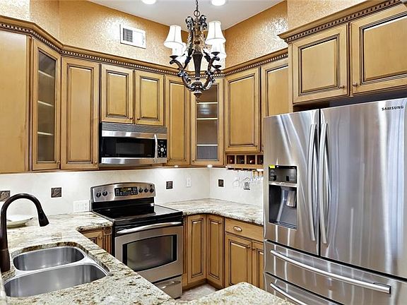 3rd image of 100 4th Ave S APT 417