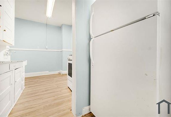 4th image of 1141 E 148th St #Up