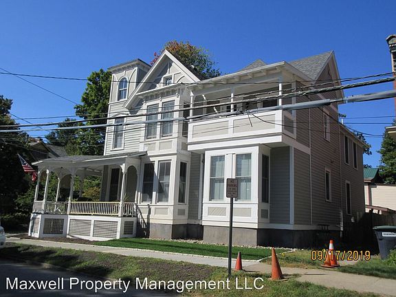 2nd image of 217 Caroline St