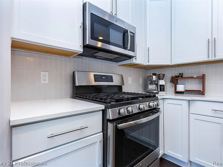 57 Kaprol Dr — Photo 16