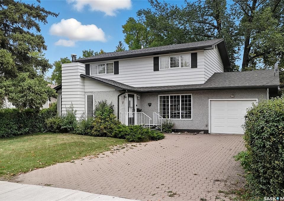 1st image of 11 Moxon Cres