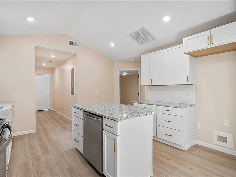 504 Piedmont Ave — Photo 11