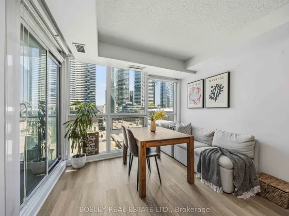 18 Harbour St #1001, Toronto, ON M5J 2Z6