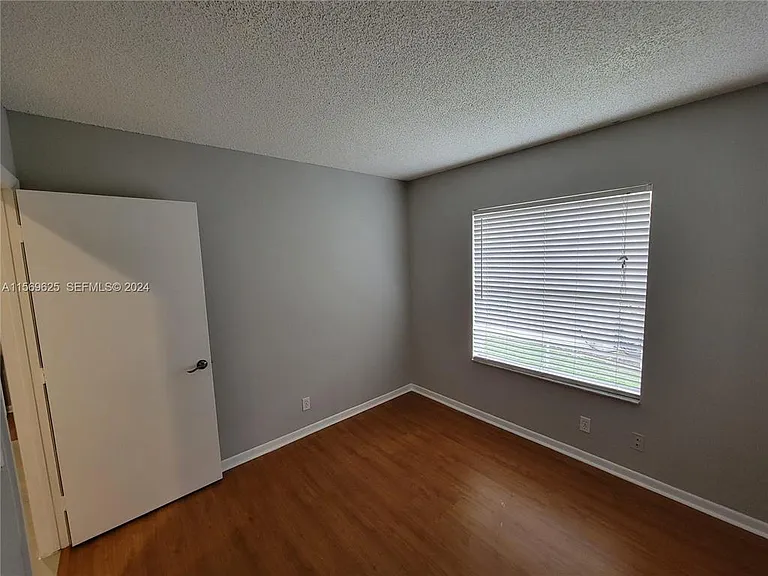 928 Falling Water Rd — Photo 18
