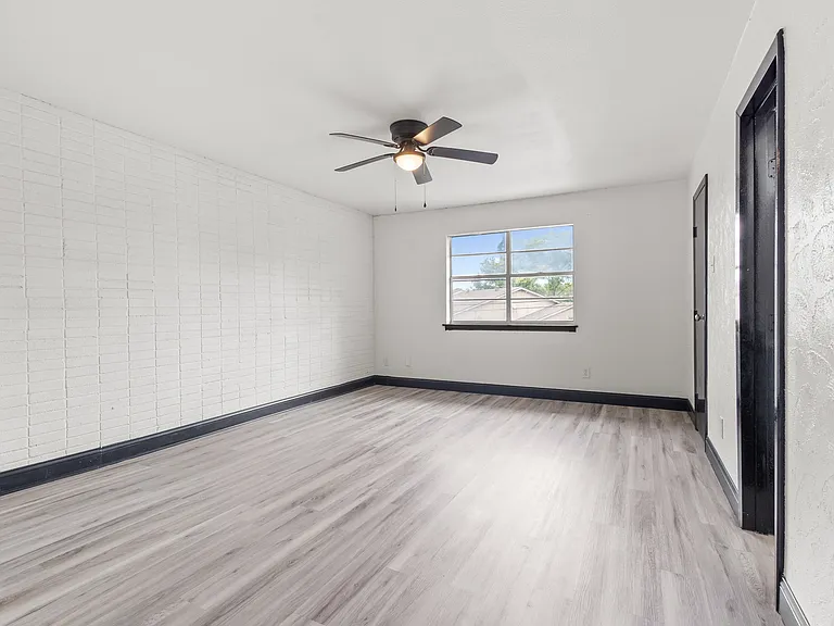 2802 Spring Valley Dr — Photo 14